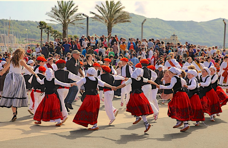 danse-traditionnelle-basque-9f196.png